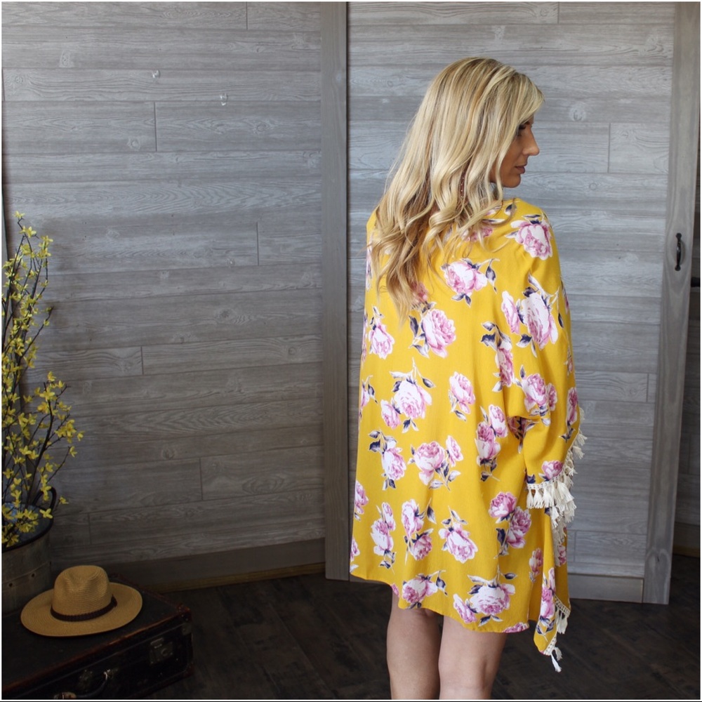 ✨RESTOCKED✨Mustard floral fringe kimono - Picture 3 of 3